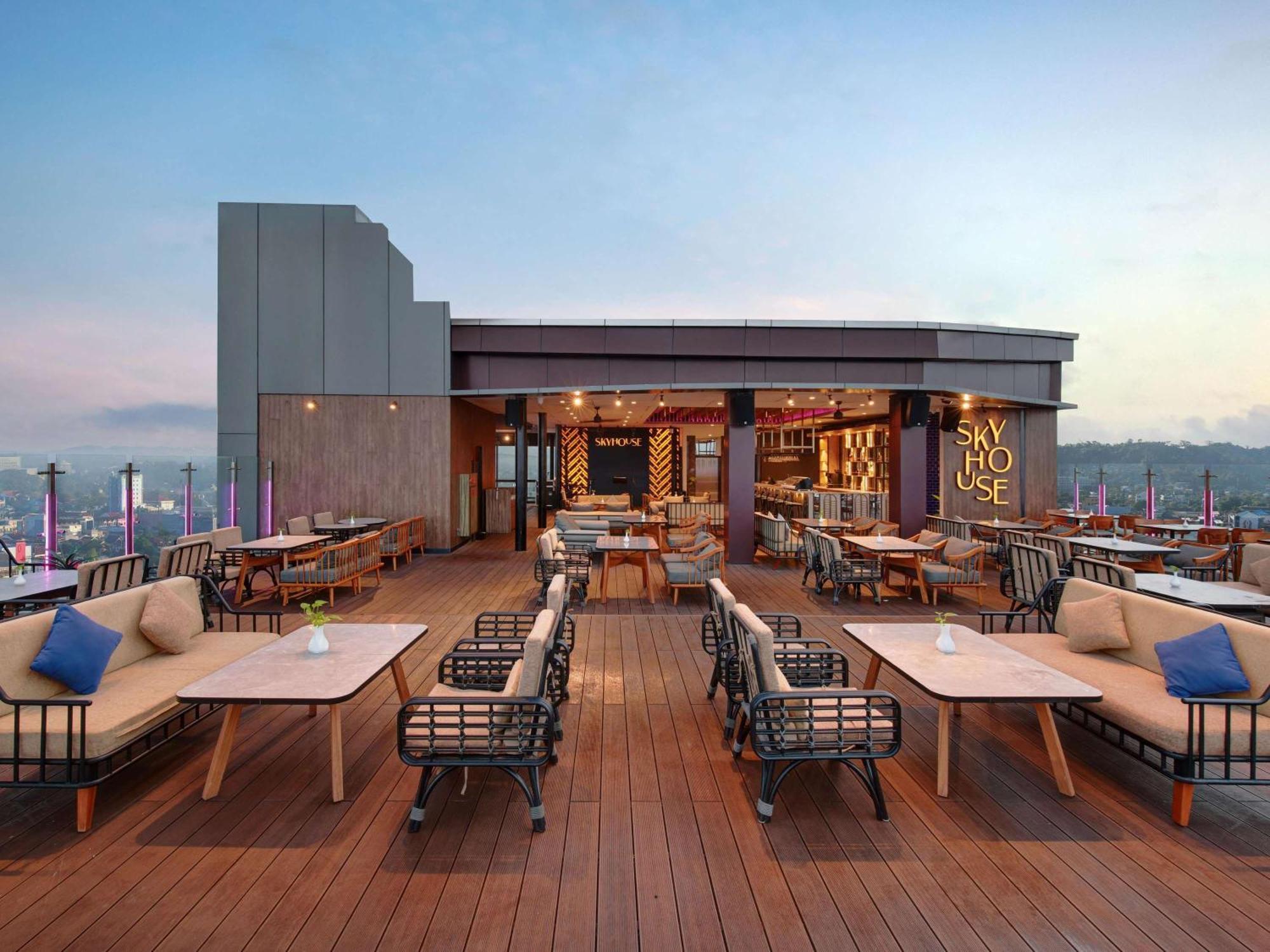 Mercure Samarinda Exterior foto